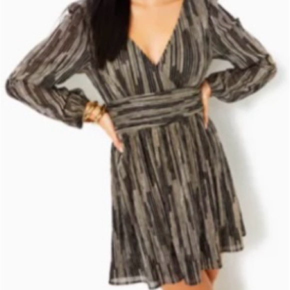 Stunning Lilly Pulitzer Riza Long Sleeve Romper - Picture 9 of 12